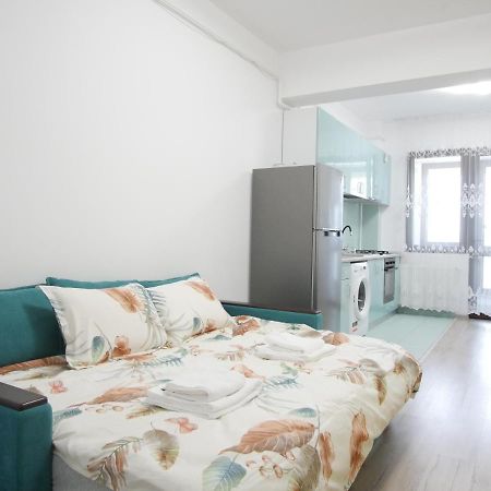 ياش Re Dowtown Apartments - Palas Mall Studio المظهر الخارجي الصورة