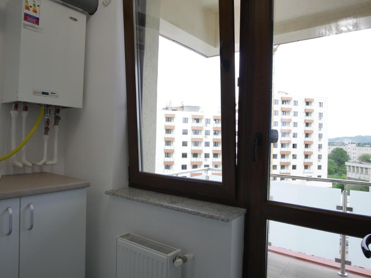 ياش Re Dowtown Apartments - Palas Mall Studio المظهر الخارجي الصورة