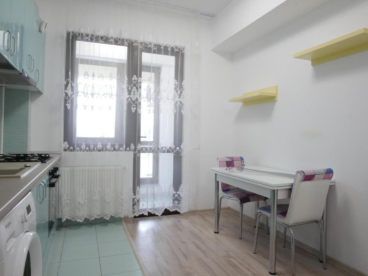 ياش Re Dowtown Apartments - Palas Mall Studio المظهر الخارجي الصورة